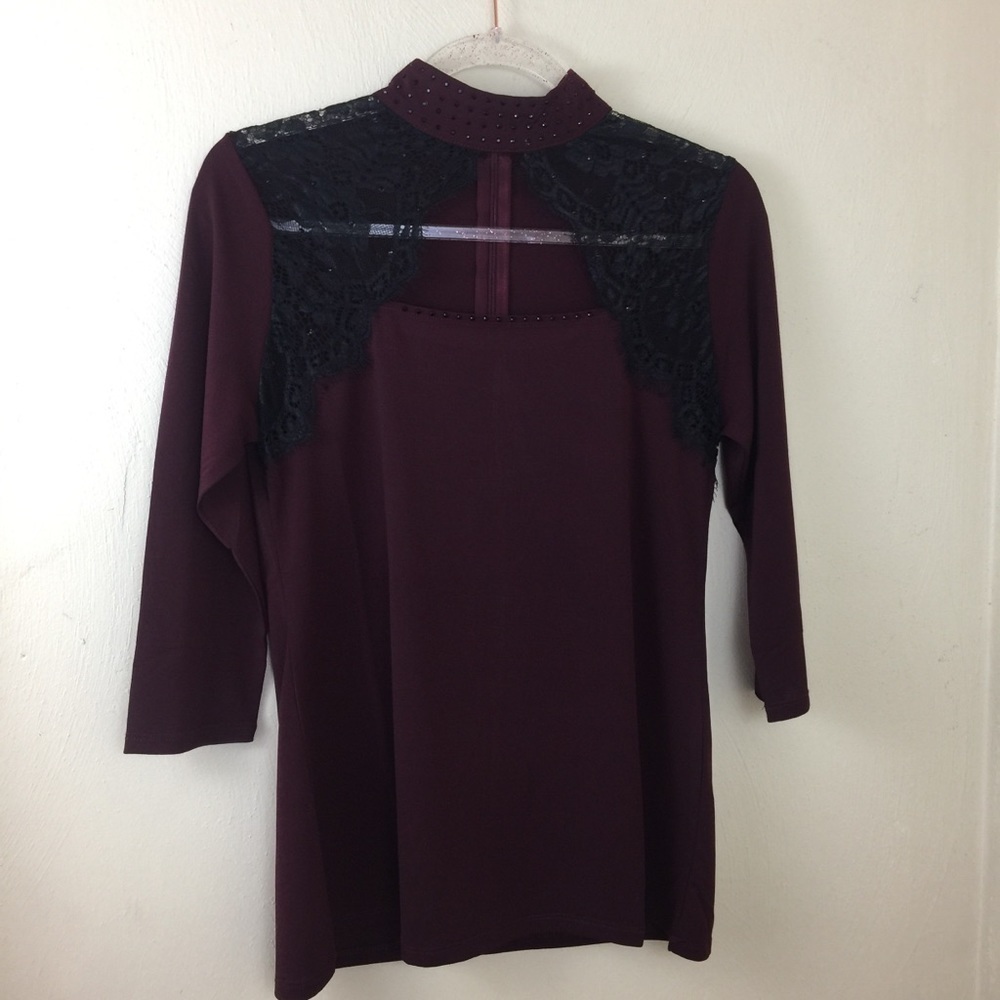 NWT Bellini Lace Blouse. Cherry/Black. Sz S.
